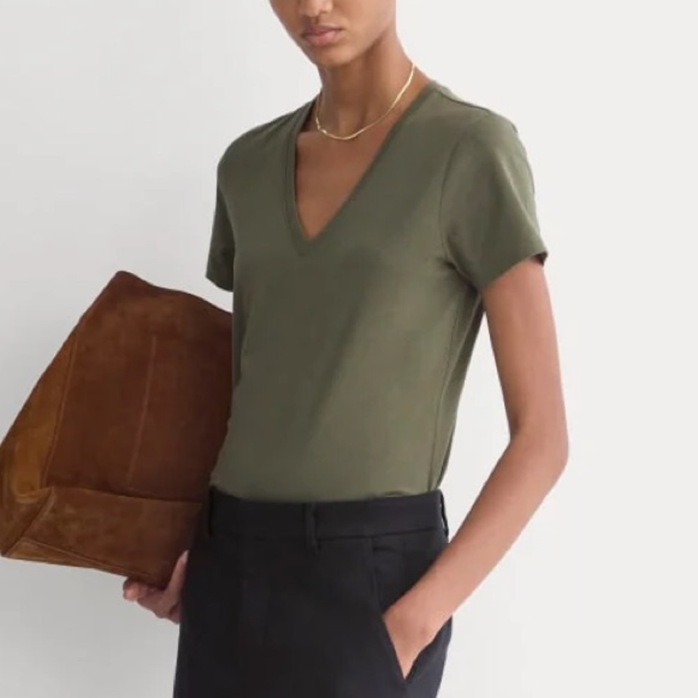 NWT Everlane V-Neck Olive Tee